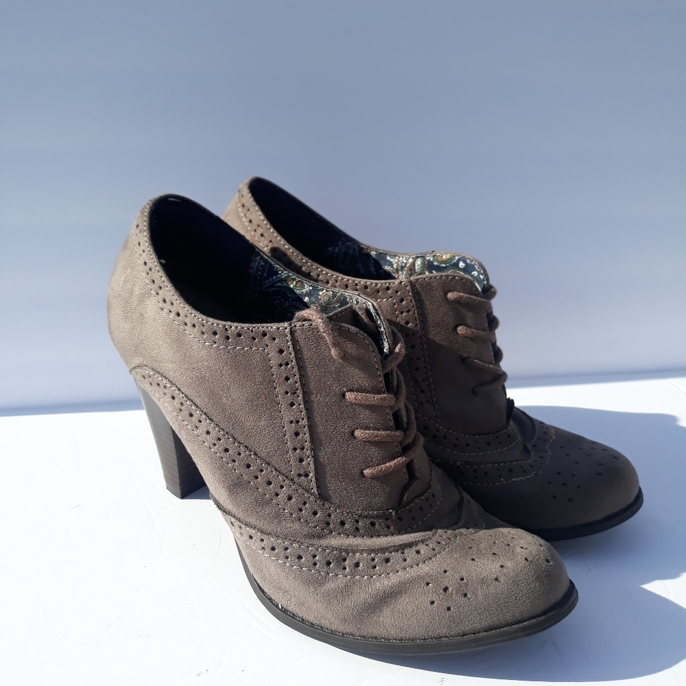Fioni lace up ankle booties.  Size 8.